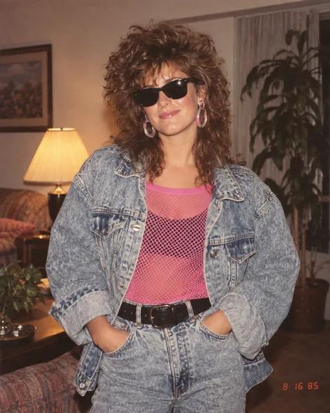 ’80s flashback — Give your portrait the styling and film atmosphere of the 1980s.